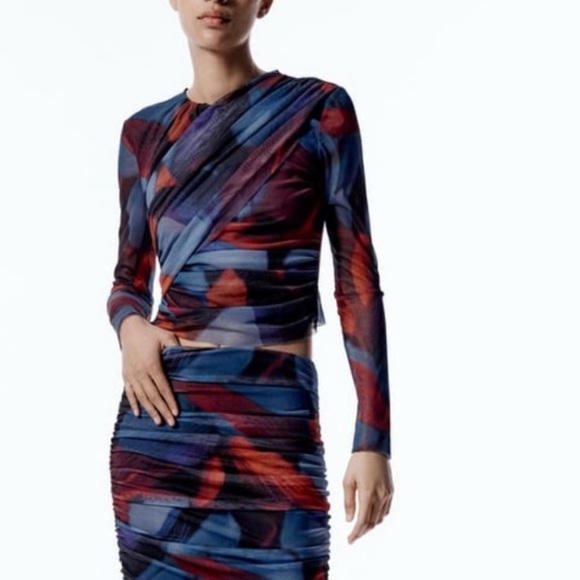 NWT MICAS Printed Tulle Wrap Top in Blue and Red Hues. Women’s Medium - Picture 2 of 7